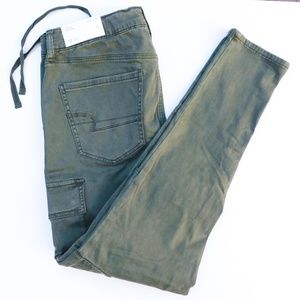 Green Hi-rise jegging with outer pockets